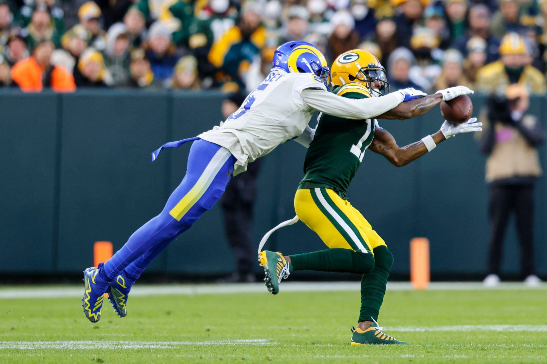 Rams Packers Football